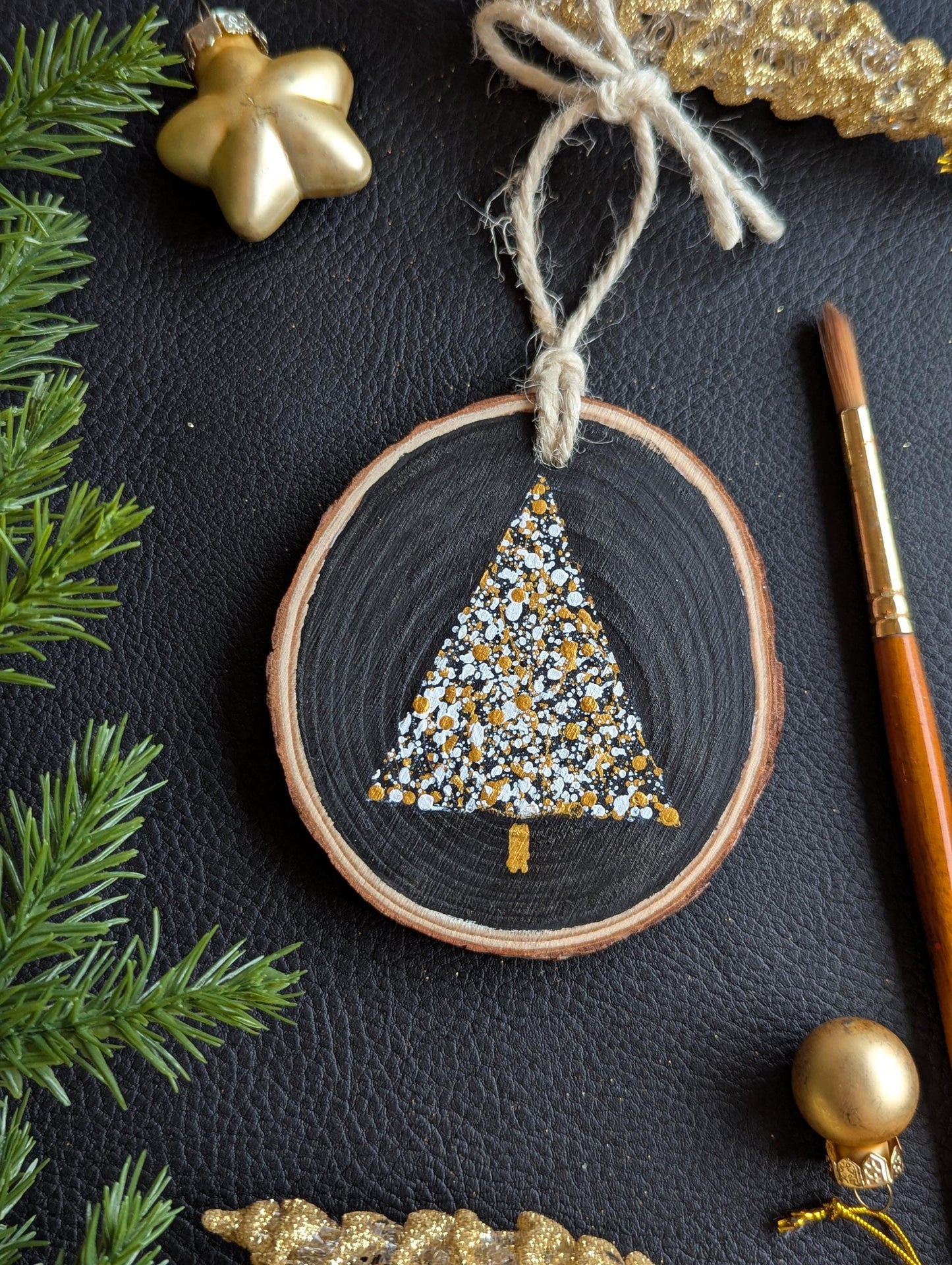 Hand-Painted Wood Slice Christmas Tree Ornament: Rustic Farmhouse Decor
