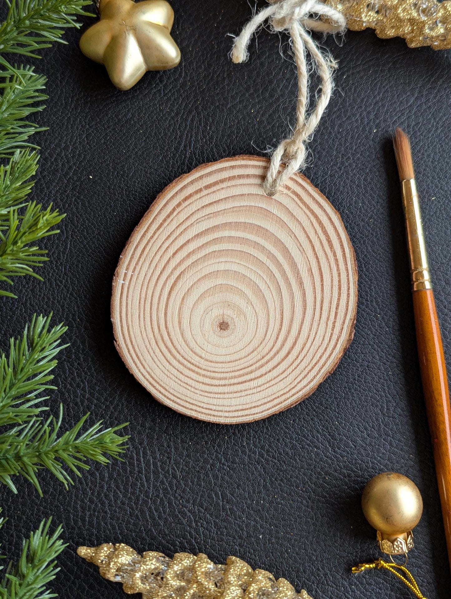 Hand-Painted Wood Slice Christmas Tree Ornament: Rustic Farmhouse Decor