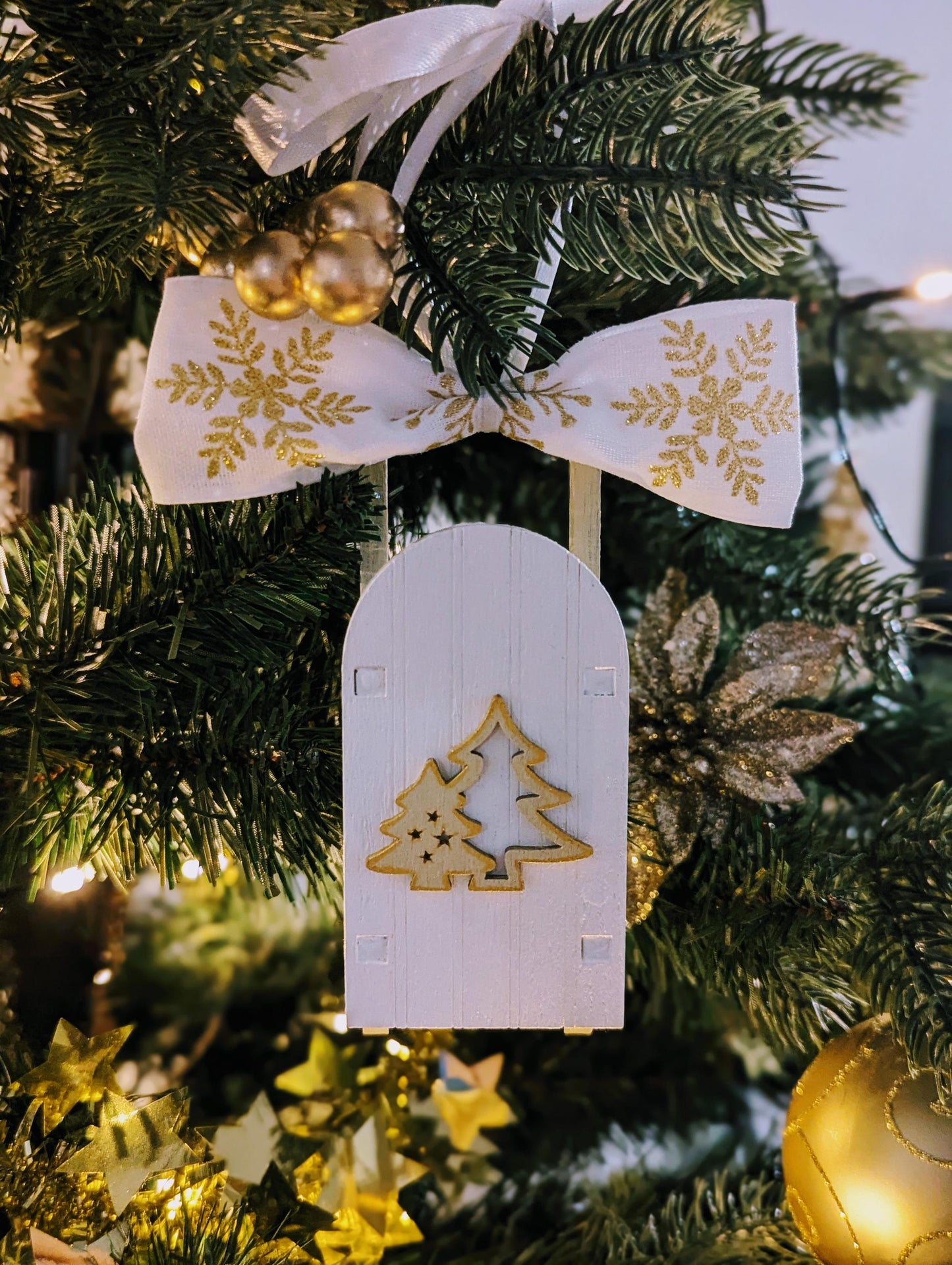 Wooden Christmas Sleigh Ornament: Scandinavian Style Sled